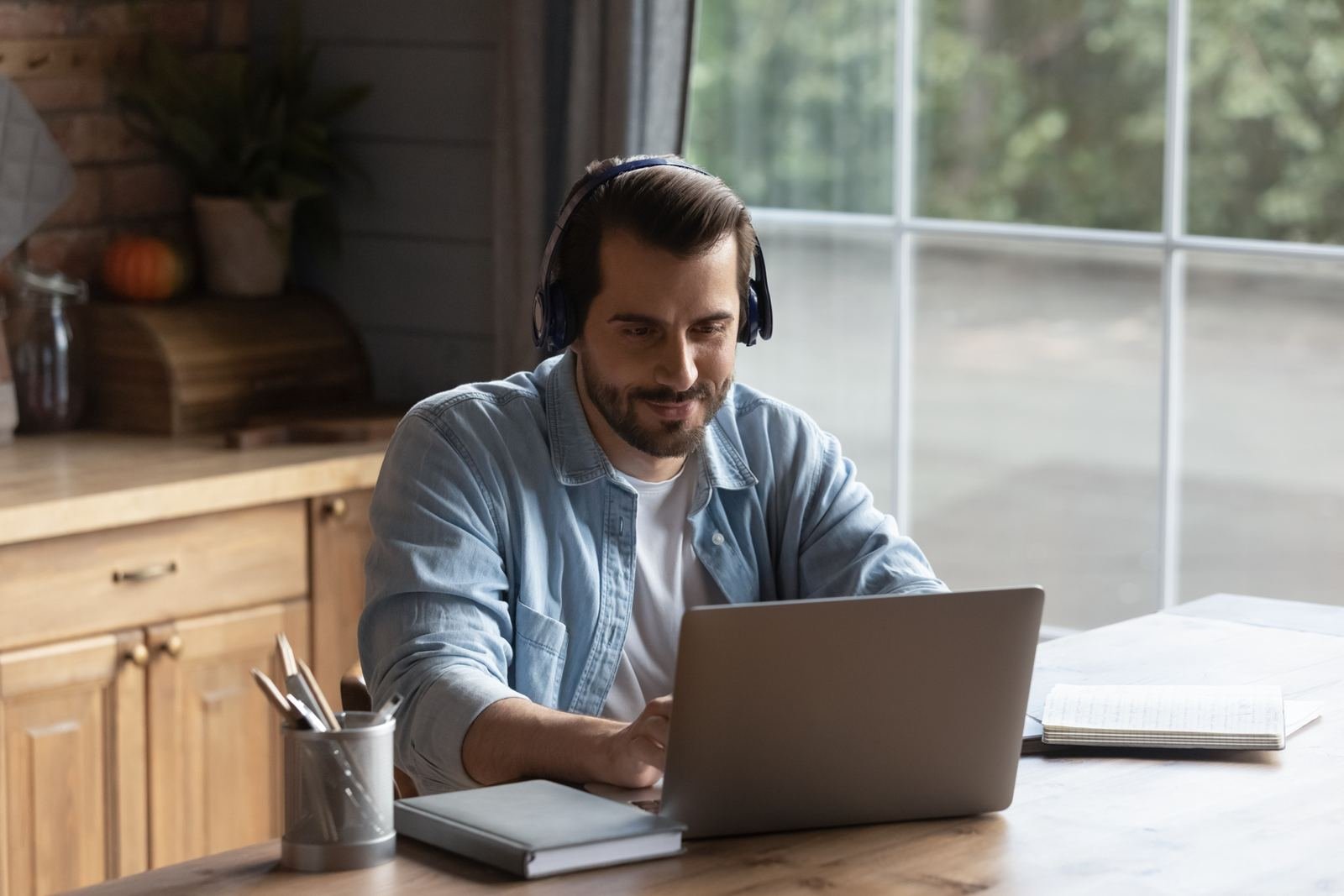 Adult learner following an online course on a laptop at home